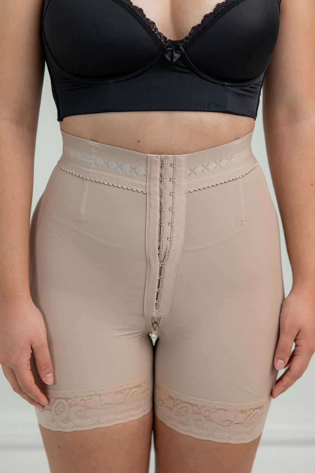 Anna Levanta Pompa Shorts - Nude